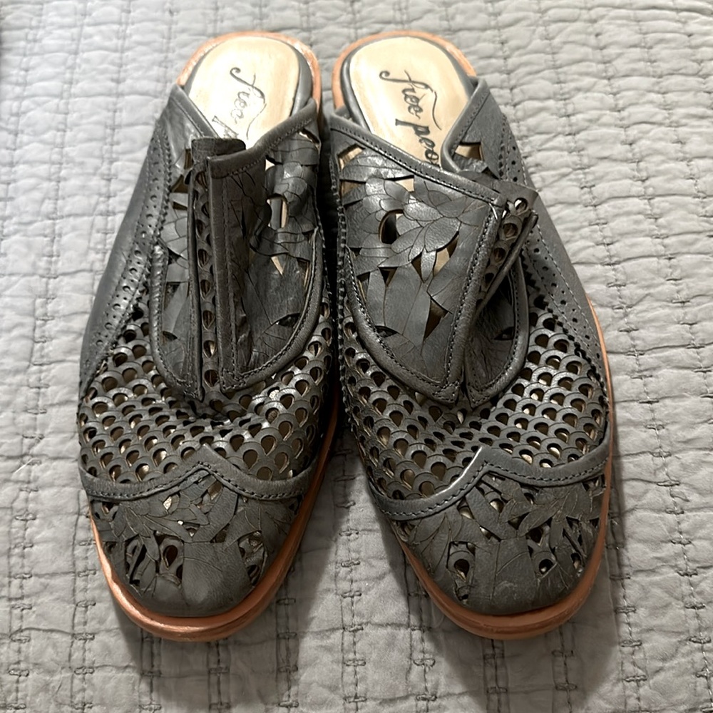 Free People Slides